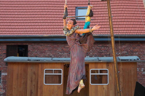 Jana Korb Luftartistin